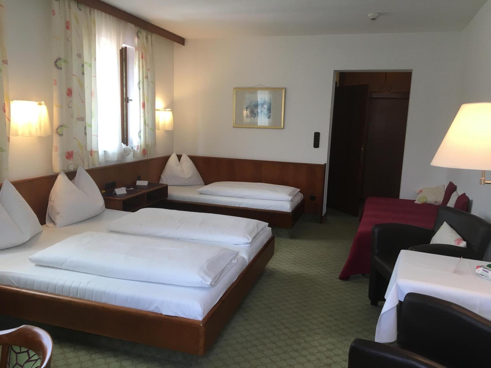 Hotel Zillners Einkehr *** Altheim Eksteriør billede